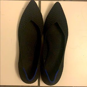 Rothys Black pointed flats!